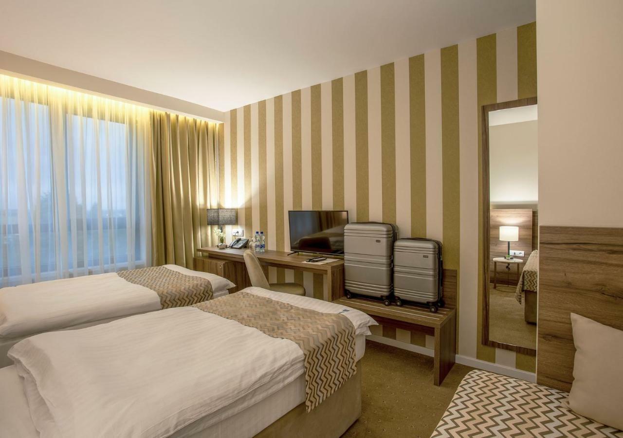 Ni Hotel Nais מראה חיצוני תמונה