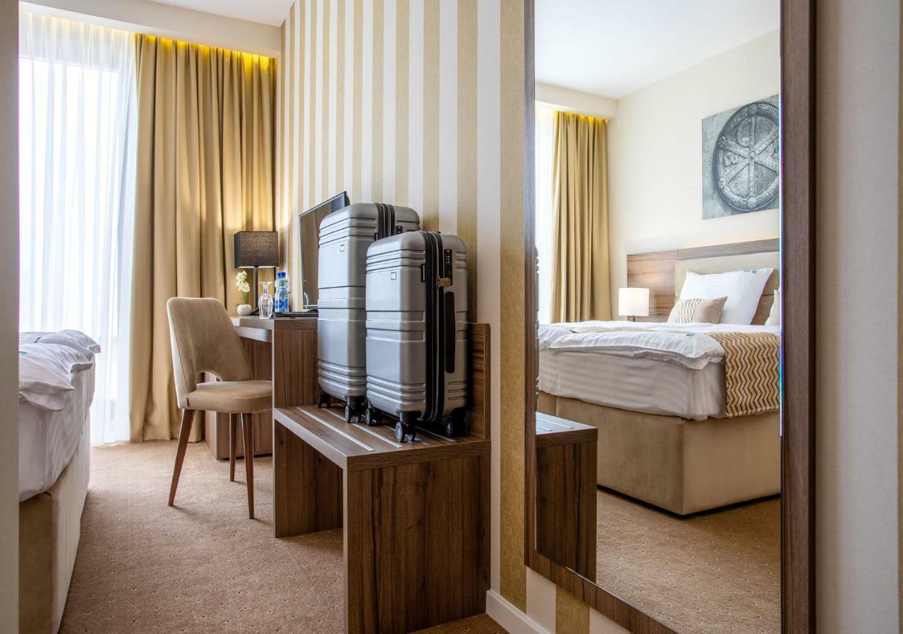 Ni Hotel Nais מראה חיצוני תמונה