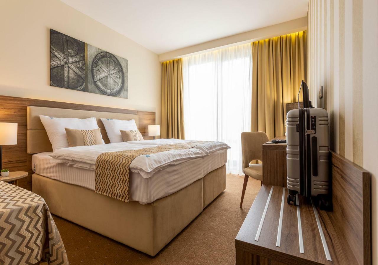 Ni Hotel Nais מראה חיצוני תמונה