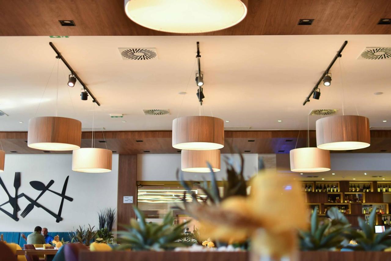 Ni Hotel Nais מראה חיצוני תמונה